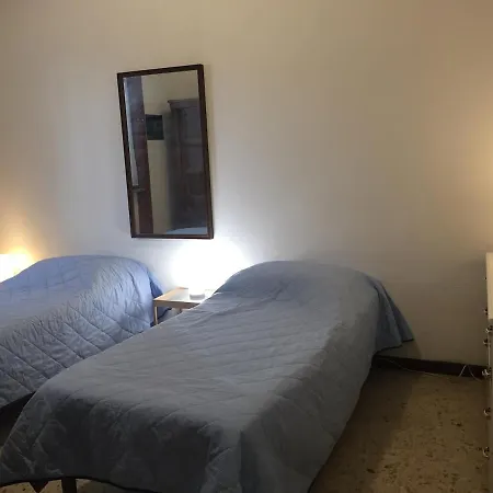 Under Historical Upper Town And Close To The Center ! Apartment