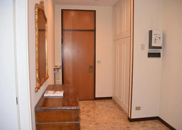 Under Historical Upper Town And Close To The Center ! Apartment Bergamo