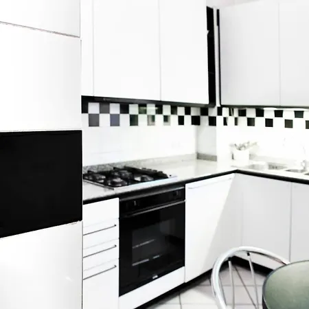 Under Historical Upper Town And Close To The Center ! Διαμέρισμα *