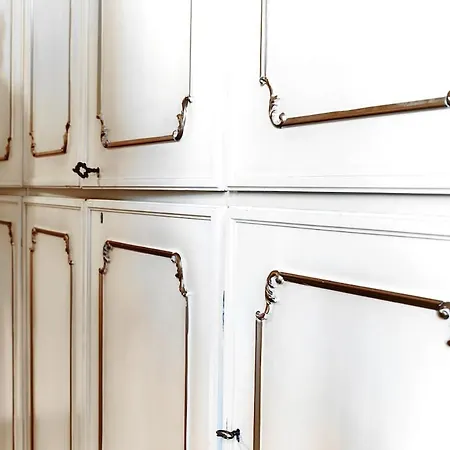 Under Historical Upper Town And Close To The Center ! Διαμέρισμα *