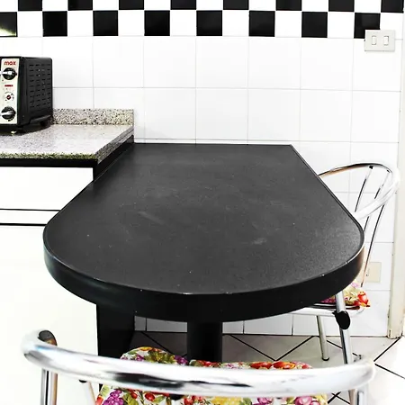 Under Historical Upper Town And Close To The Center ! Διαμέρισμα *